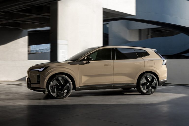 Volvo XC70: Новый Кроссовер, Готовый к Запуску на Рынке