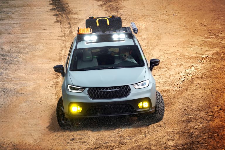 Минивэн Chrysler Pacifica Grizzly Peak: идеальный спутник для активного отдыха