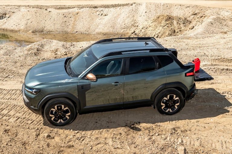 Без бразильского размаха: Dacia Duster превращается в компактный пикап с двойной кабиной
