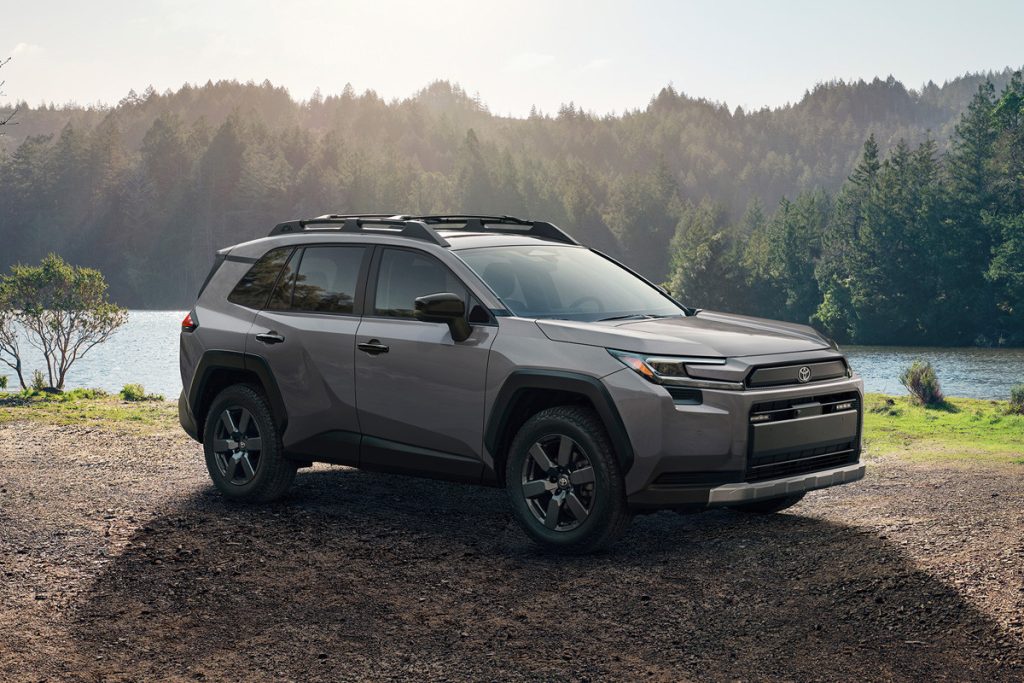 Будущее Toyota: Электрические версии Land Cruiser Prado и RAV4 на горизонте