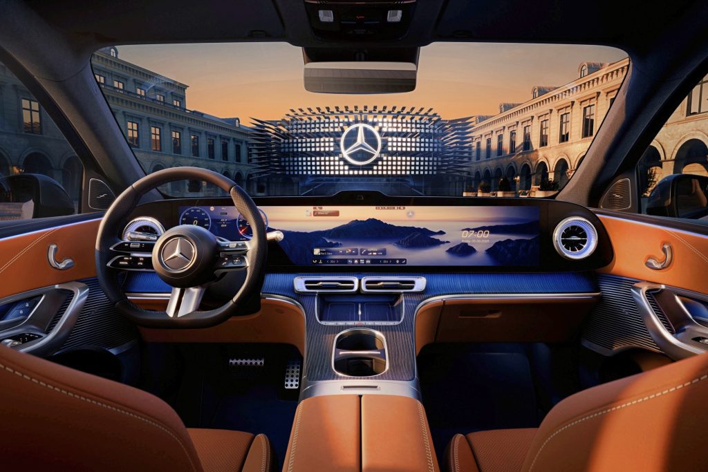 Экранная эволюция: Новый Mercedes-Benz GLC с монолитным дисплеем