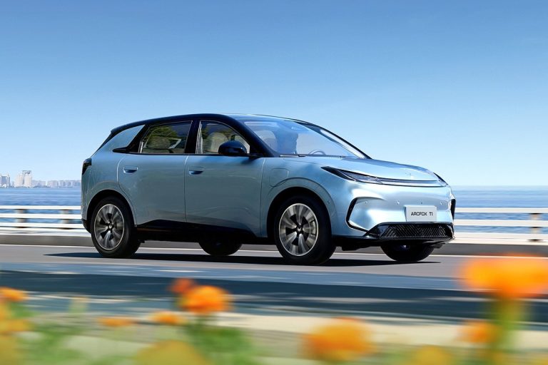 Электрический хэтчбек Arcfox T1: доступная альтернатива Volkswagen Golf