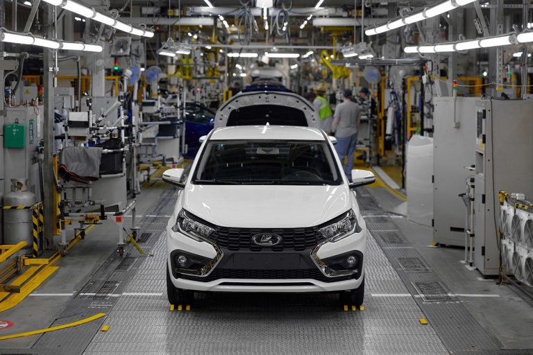 Новые седаны и универсалы Lada Iskra: первые отправки из Санкт-Петербурга