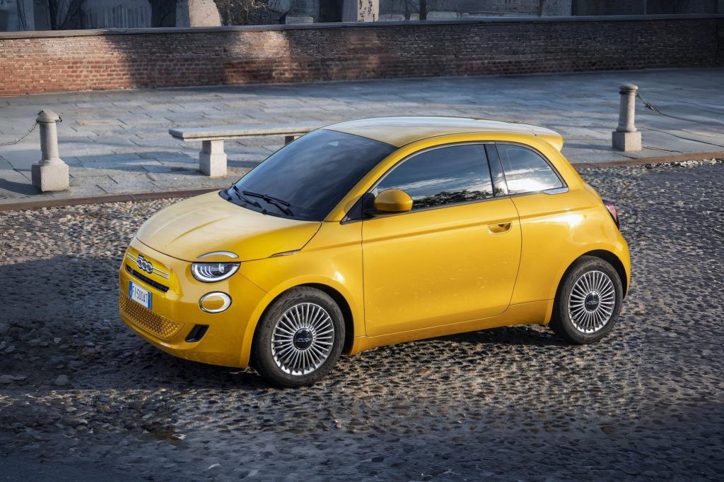 Новый бензиновый Fiat 500: все о характеристиках и цене первой версии