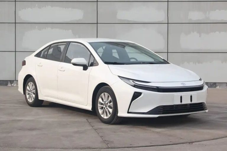 Обновлённый седан Toyota Corolla: стиль и технологии нового поколения
