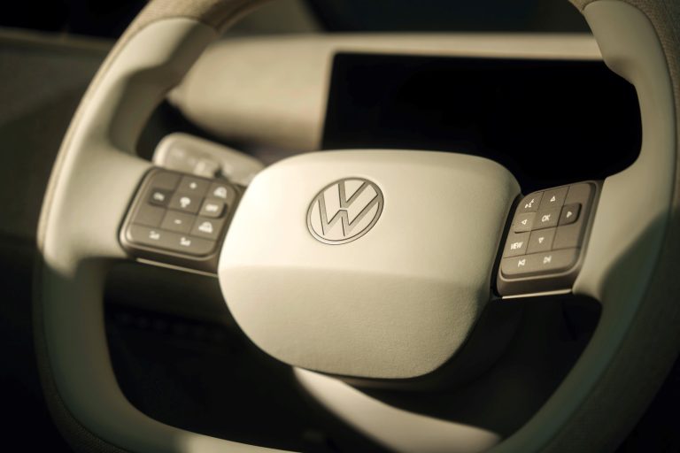 Volkswagen на пороге новой катастрофы: проблемы с ПО и сделка с Rivian
