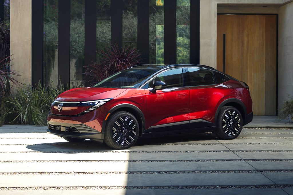 Nissan изменяет курс: гибридные SUV вместо электромобилей в США