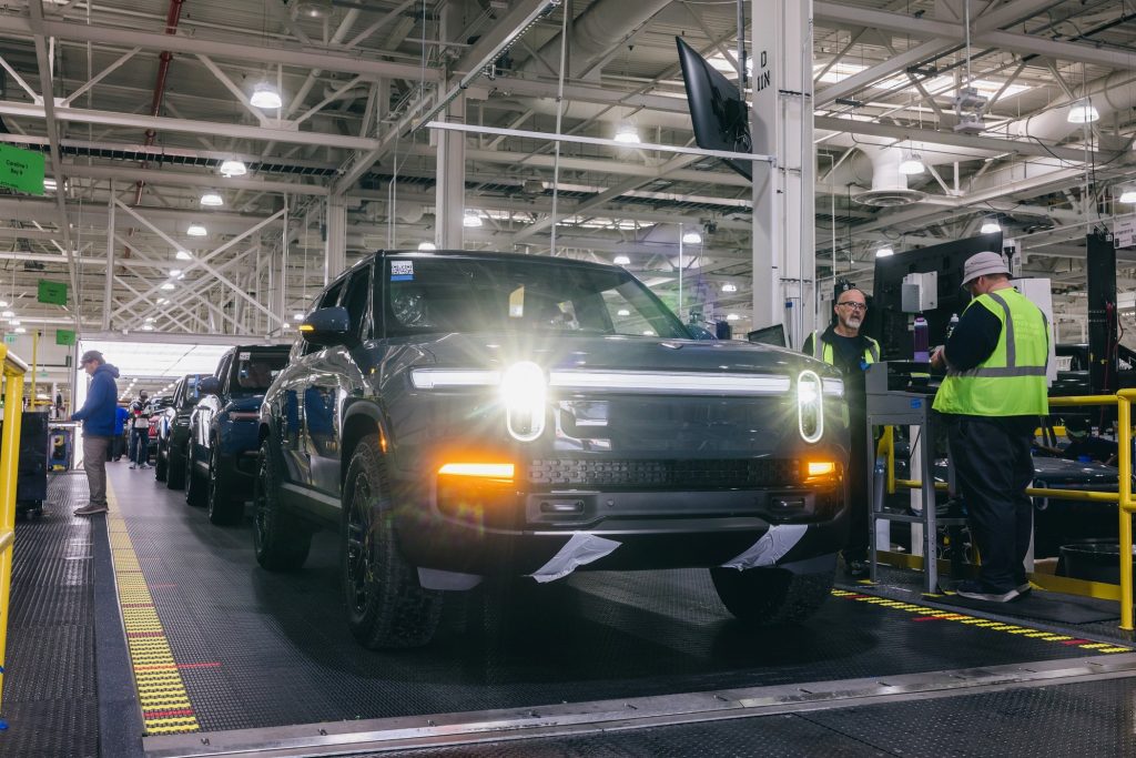 Перспективы Rivian: Сокращения и вызовы на пути к успеху