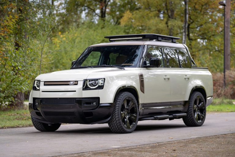 Land Rover Defender: Пикап, созданный Heritage Customs и Urban Automotive