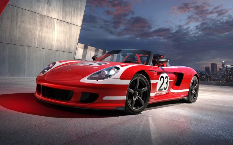Porsche возродила Carrera GT с нулевым пробегом и уникальной ливреей