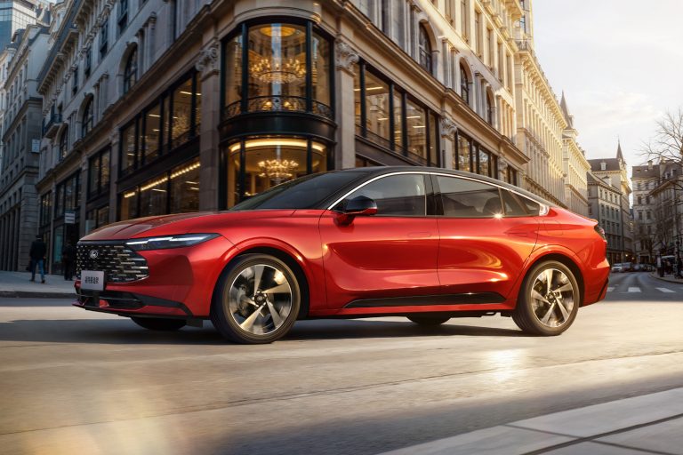 Ford: Возможное Возвращение Седанов на Американский Рынок
