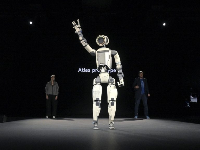 Hyundai запускает массовое производство робота-помощника Atlas