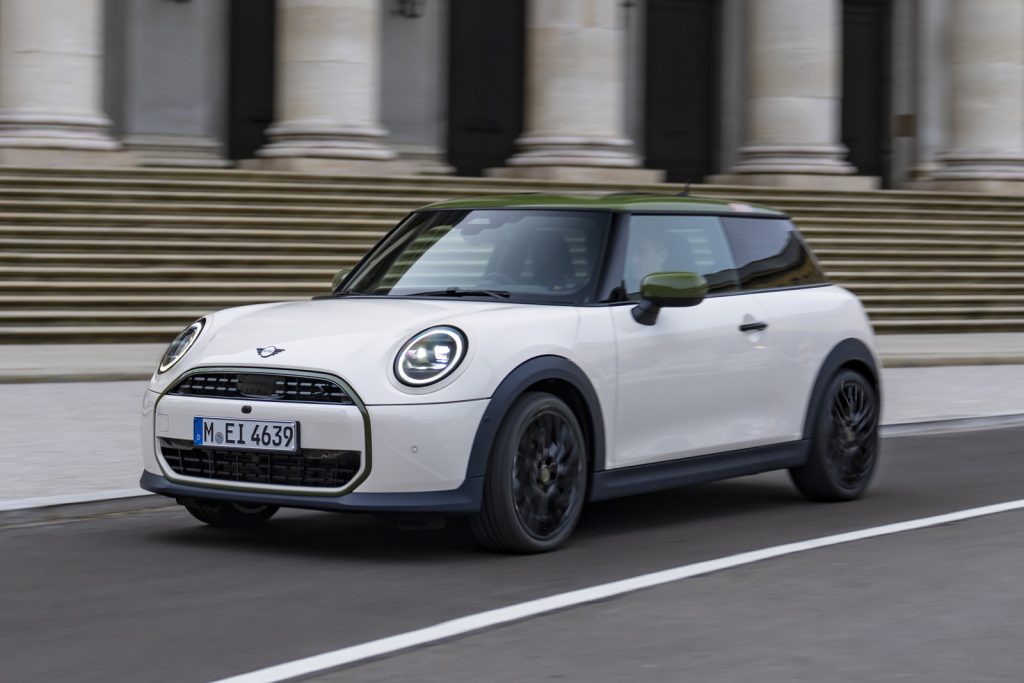 Модная спецверсия Mini Cooper Paul Smith Edition: новый взгляд на классический стиль