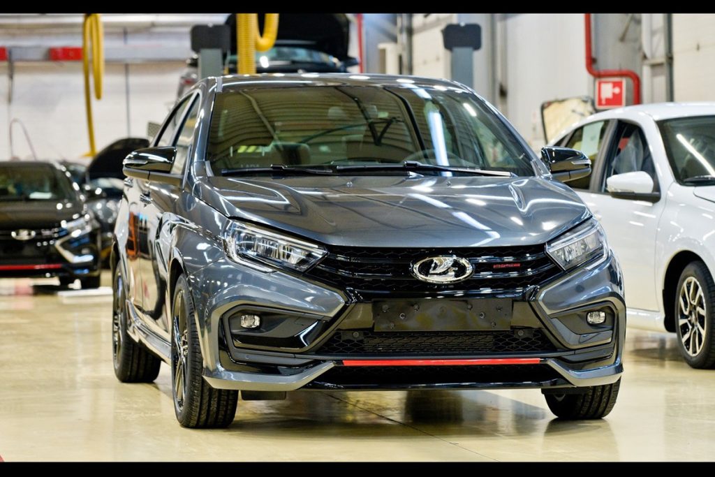 Новые горизонты Lada: старт производства седанов и универсалов Vesta Sport