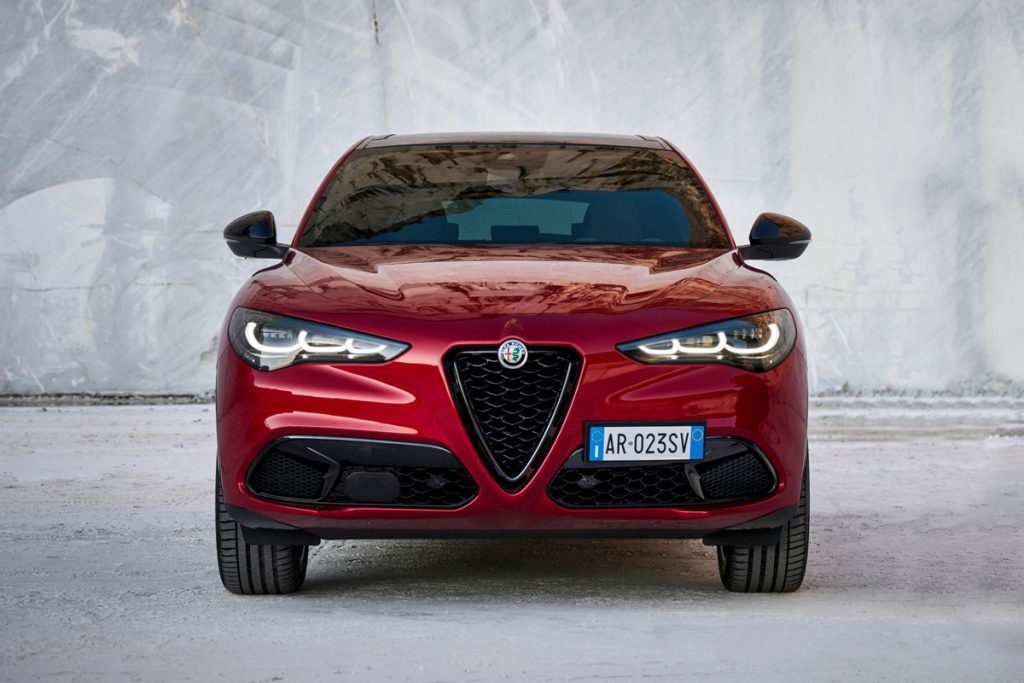 Новые Alfa Romeo Giulia и Stelvio: Возвращение Двигателя Внутреннего Сгорания