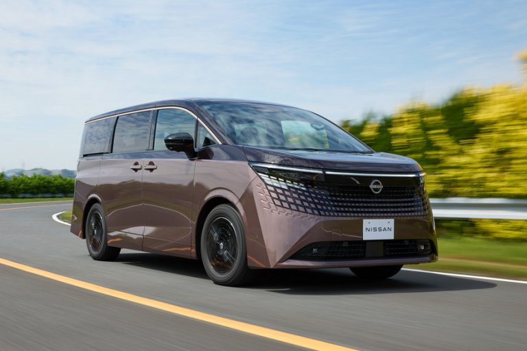 Новый минивэн Nissan Elgrand: Живое представление перед запуском