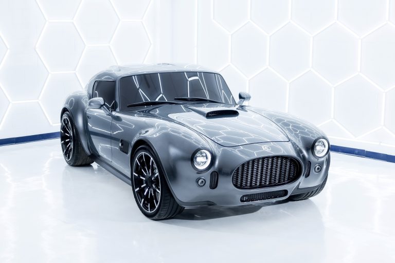 AC Cobra GT Coupe: Обновленный классический спорткар с современными технологиями