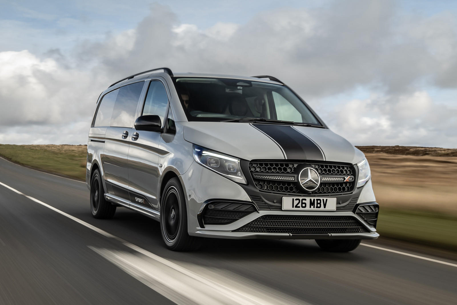 Обновленный Mercedes-Benz Vito Sport-X: Инновации и стиль для коммерческого транспорта