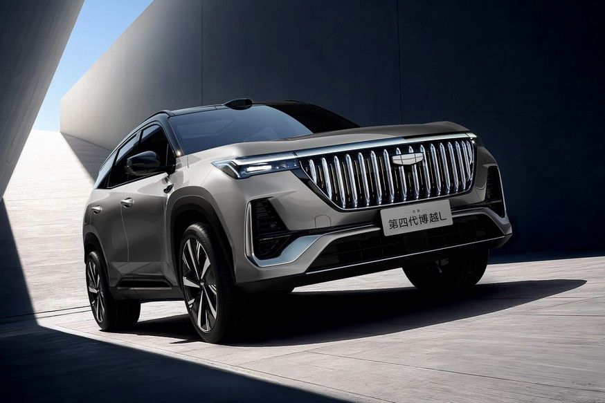 Обновленный бензиновый Geely Atlas: что нового в дизайне, двигателе и оснащении?