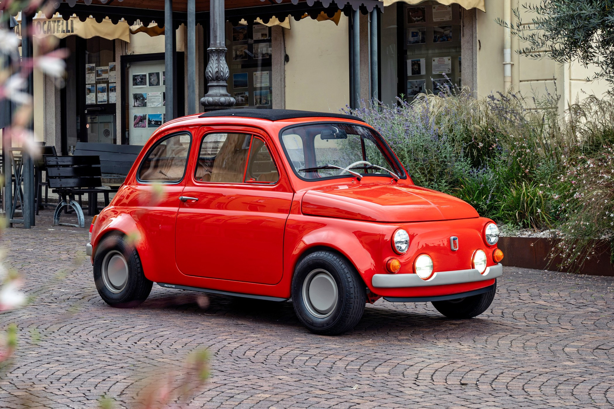 Преображение старого Fiat 500 в рестомод Scattante: искусство и технологии