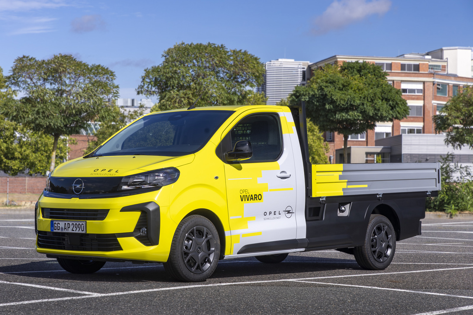 Обновленный Opel Vivaro Flatbed: 150-сильный турбодизель для коммерческих нужд