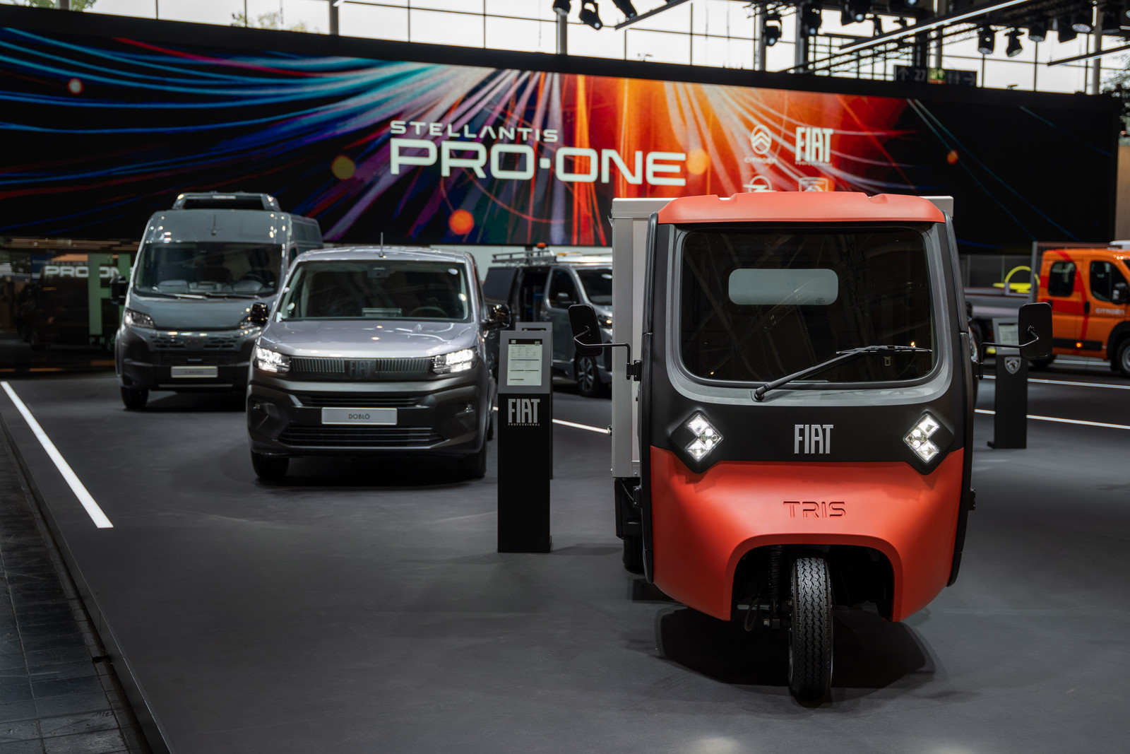 Fiat представляет новый фургон Doblo Easy Pro и электрокар Tris на выставке IAA Transportation