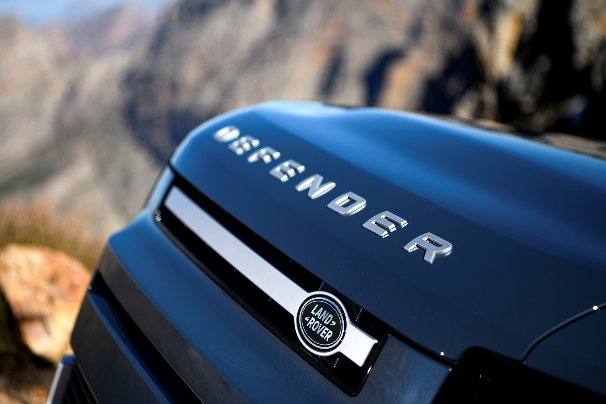 Первая американская модель LR Defender: пикап от Stellantis