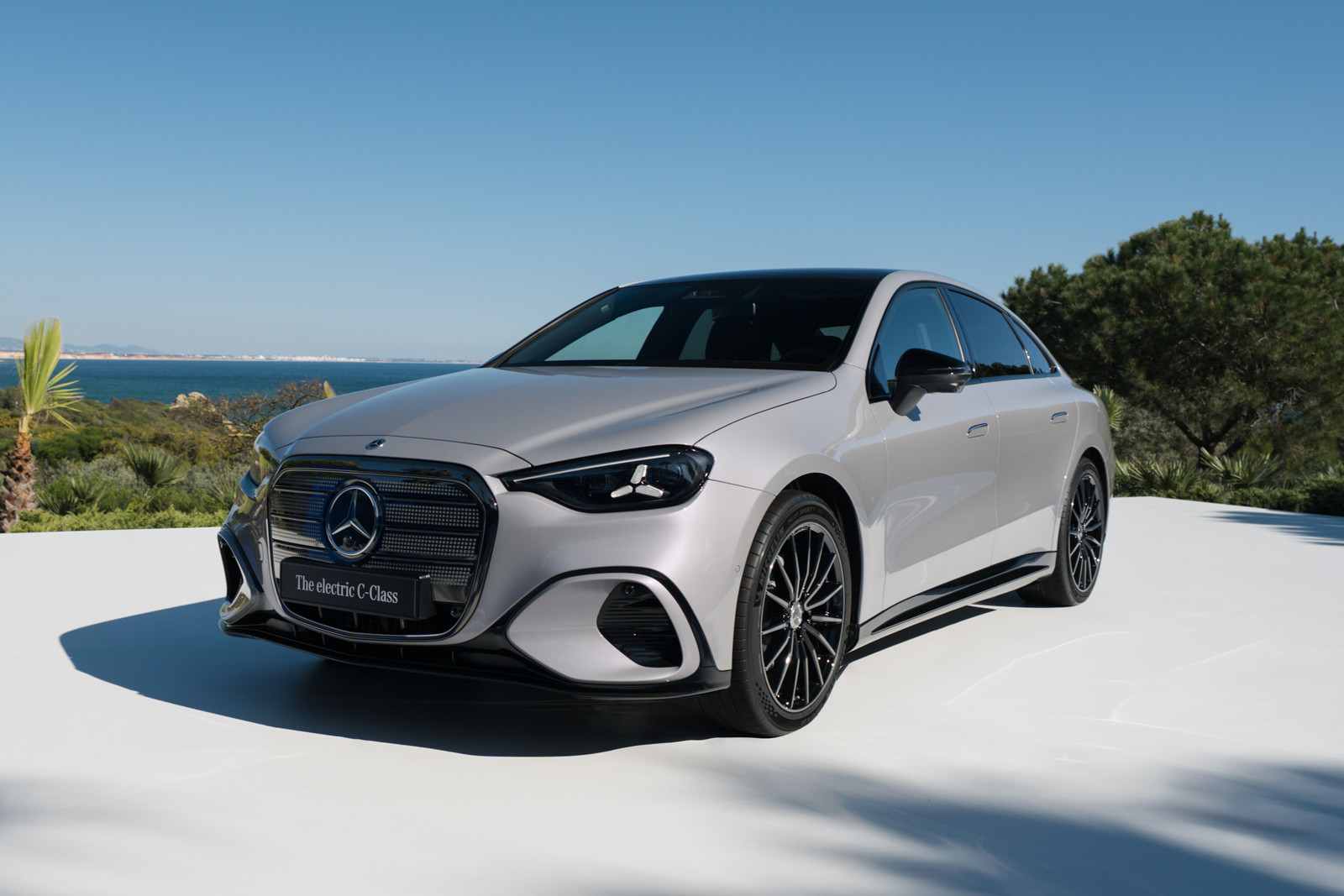 Новая доступная версия Mercedes-Benz C-Class Electric: экономия и производительность
