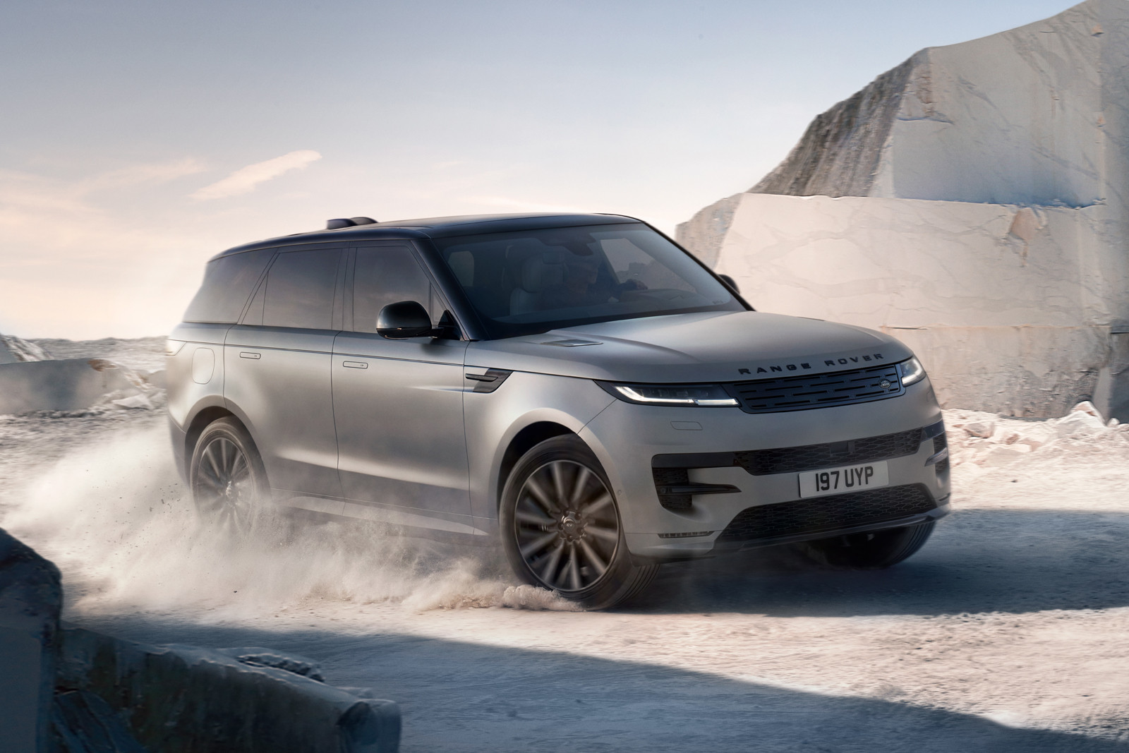Новый Range Rover Sport Electric: Впечатляющая мощь и современная технология