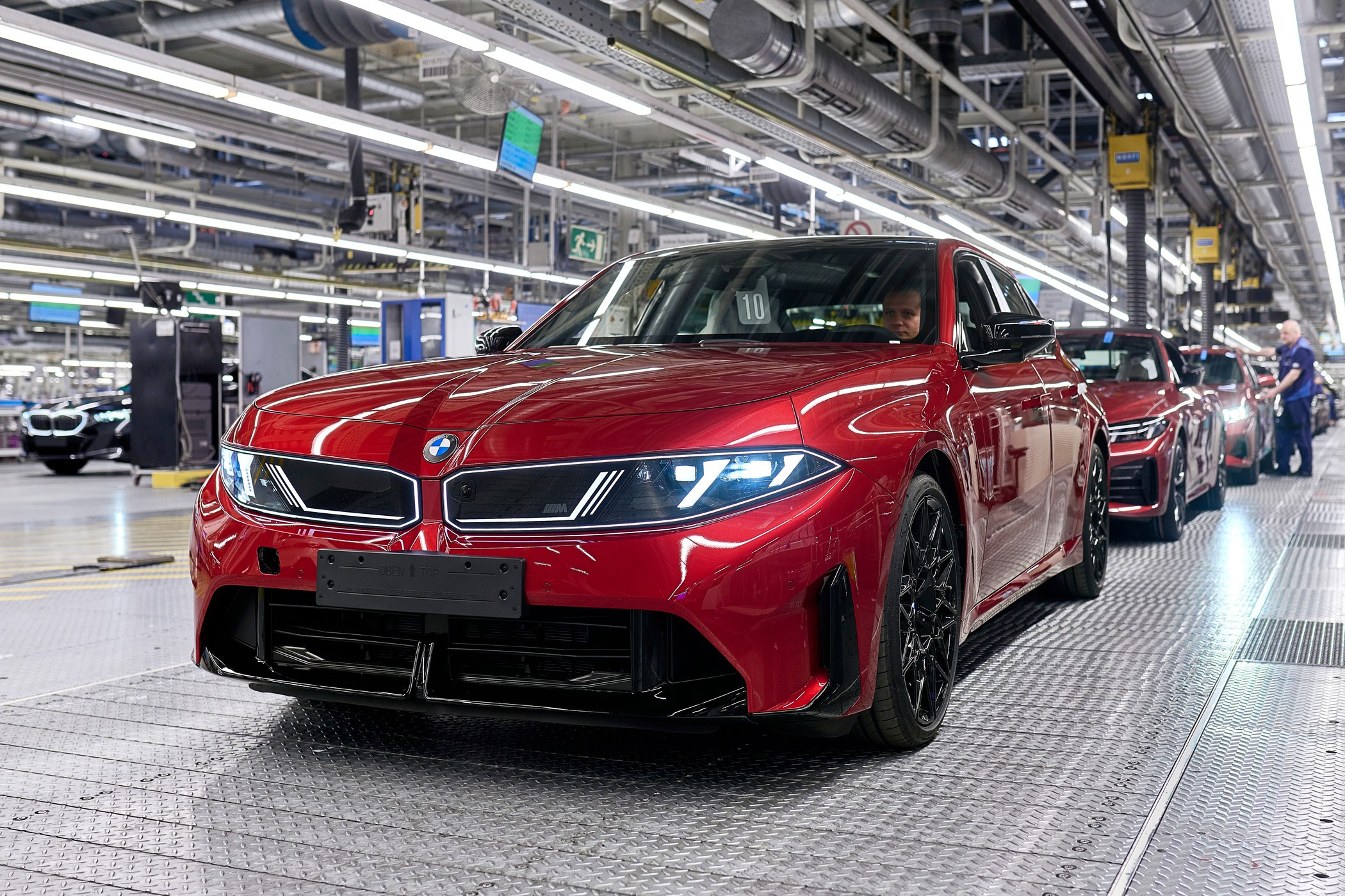 BMW: Готовность к Переменам в Эпоху Кризиса
