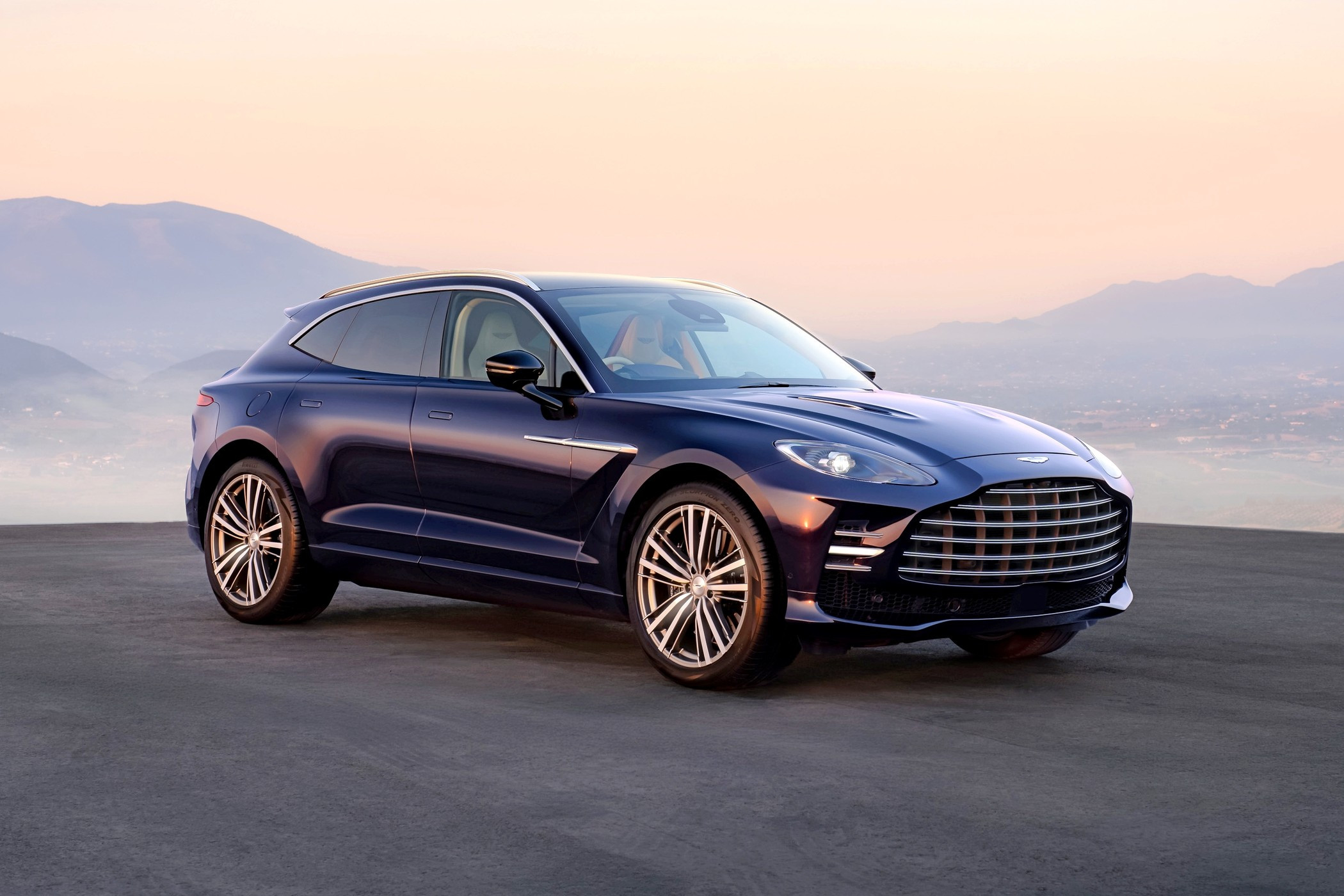 Aston Martin DBX GT: Идеальное Сочетание Роскоши и Динамики
