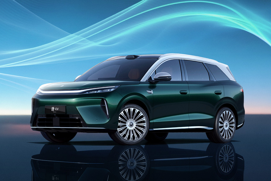 Кроссовер BYD Tang нового поколения: два уникальных оформления интерьера