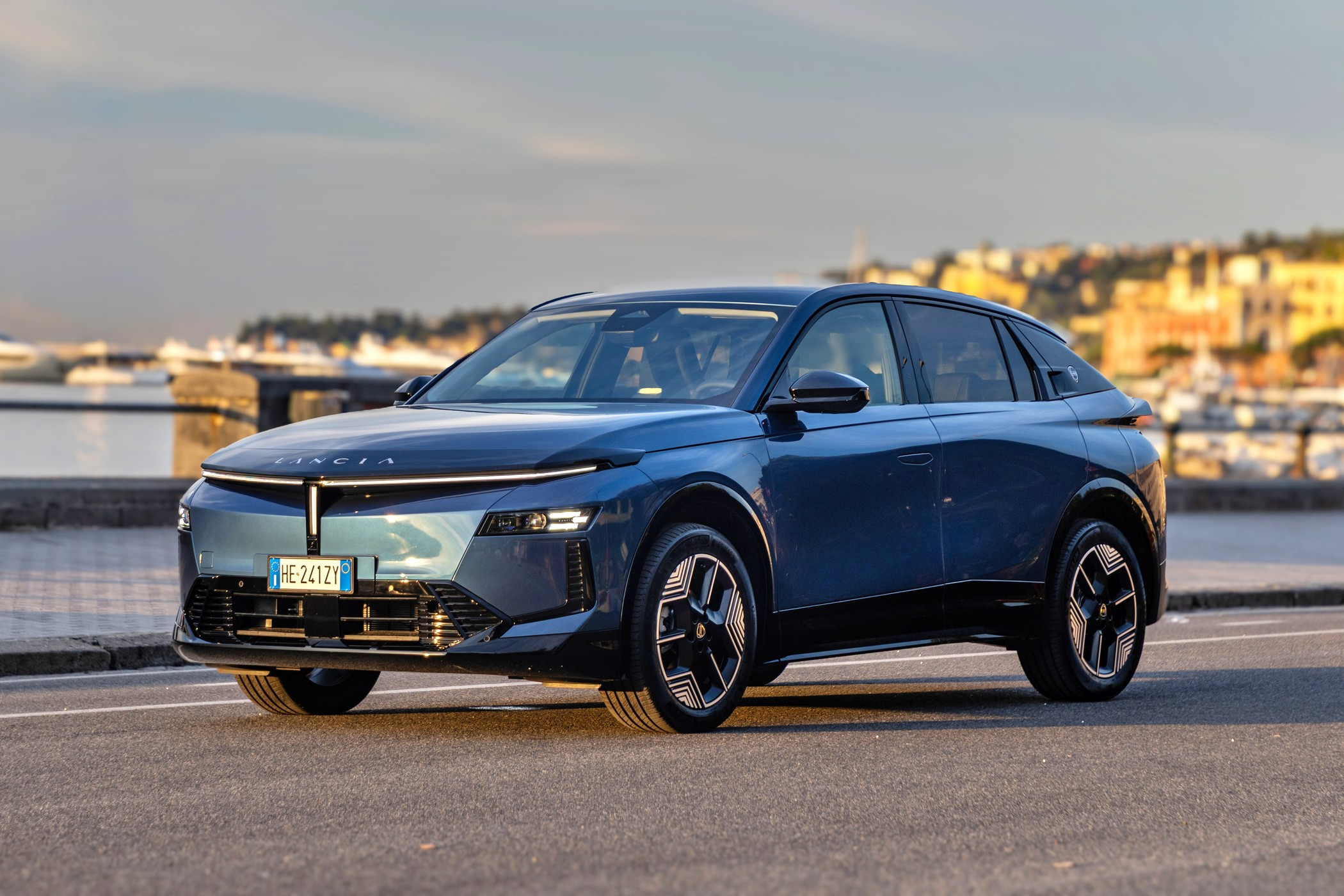 Новая Lancia Gamma: старт продаж в Италии и полноприводная версия HF Integrale