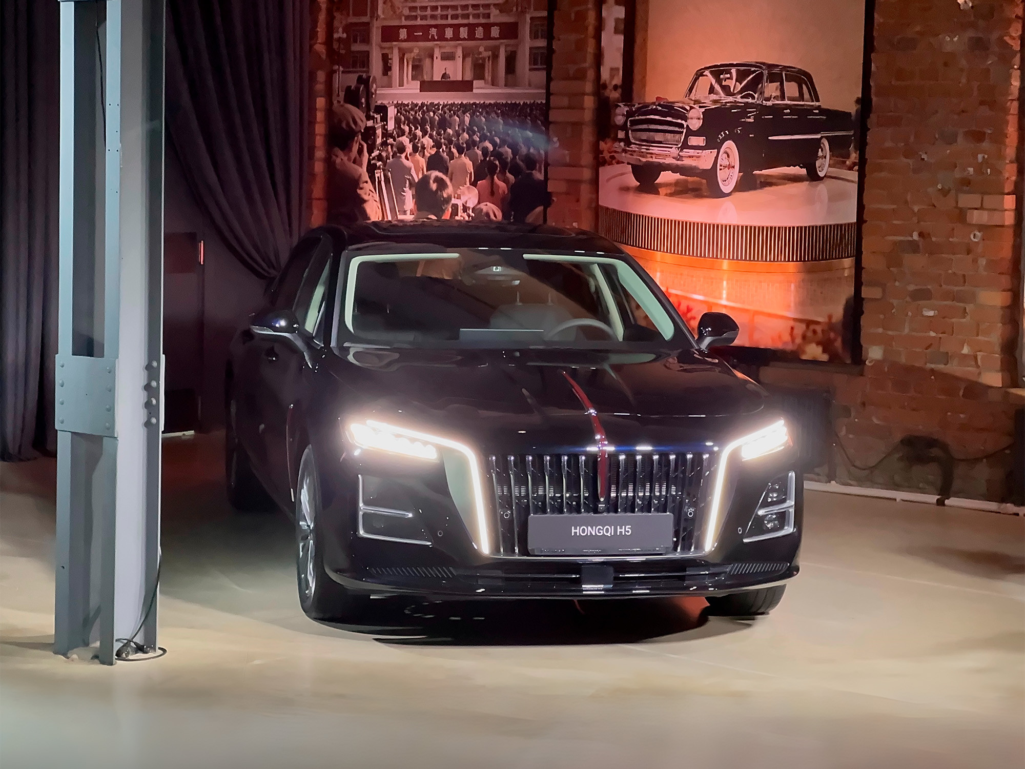 Обновленный Hongqi H5: Что нового в служебном романе?