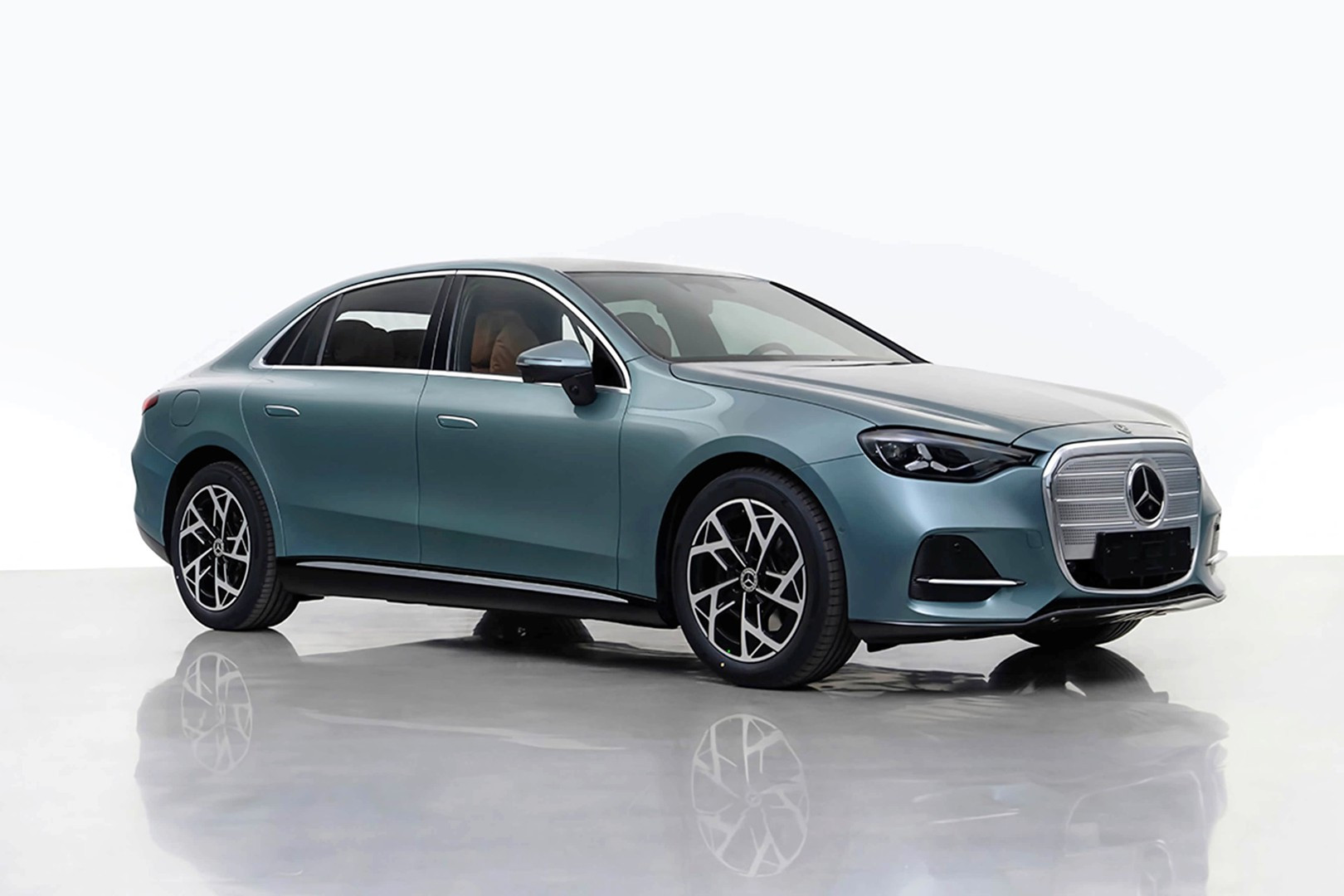 Электрический Mercedes-Benz C-Class в Китае: новые стандарты длины и элегантности