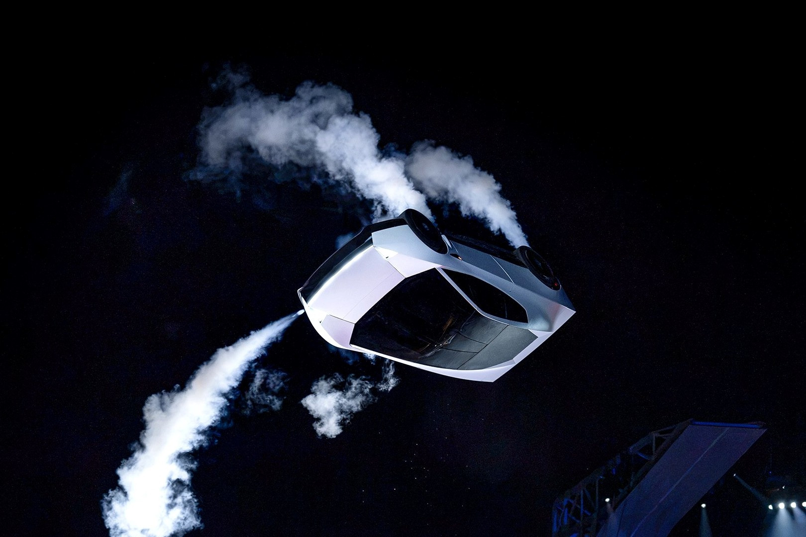 Новый Tesla Roadster: от прототипа к летающему автомобилю