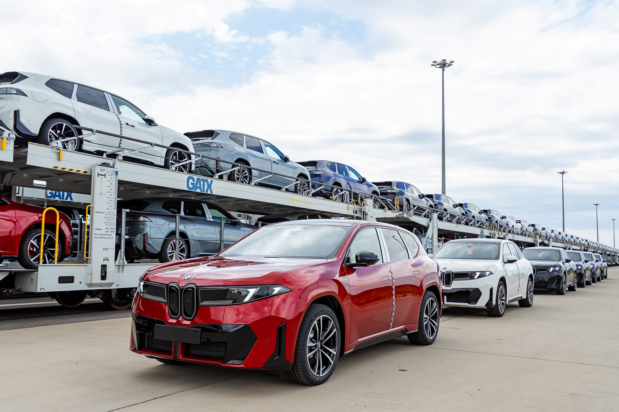 Текущие продажи BMW Group: Европа поддерживает, Китай в кризисе, Rolls-Royce теряет клиентов