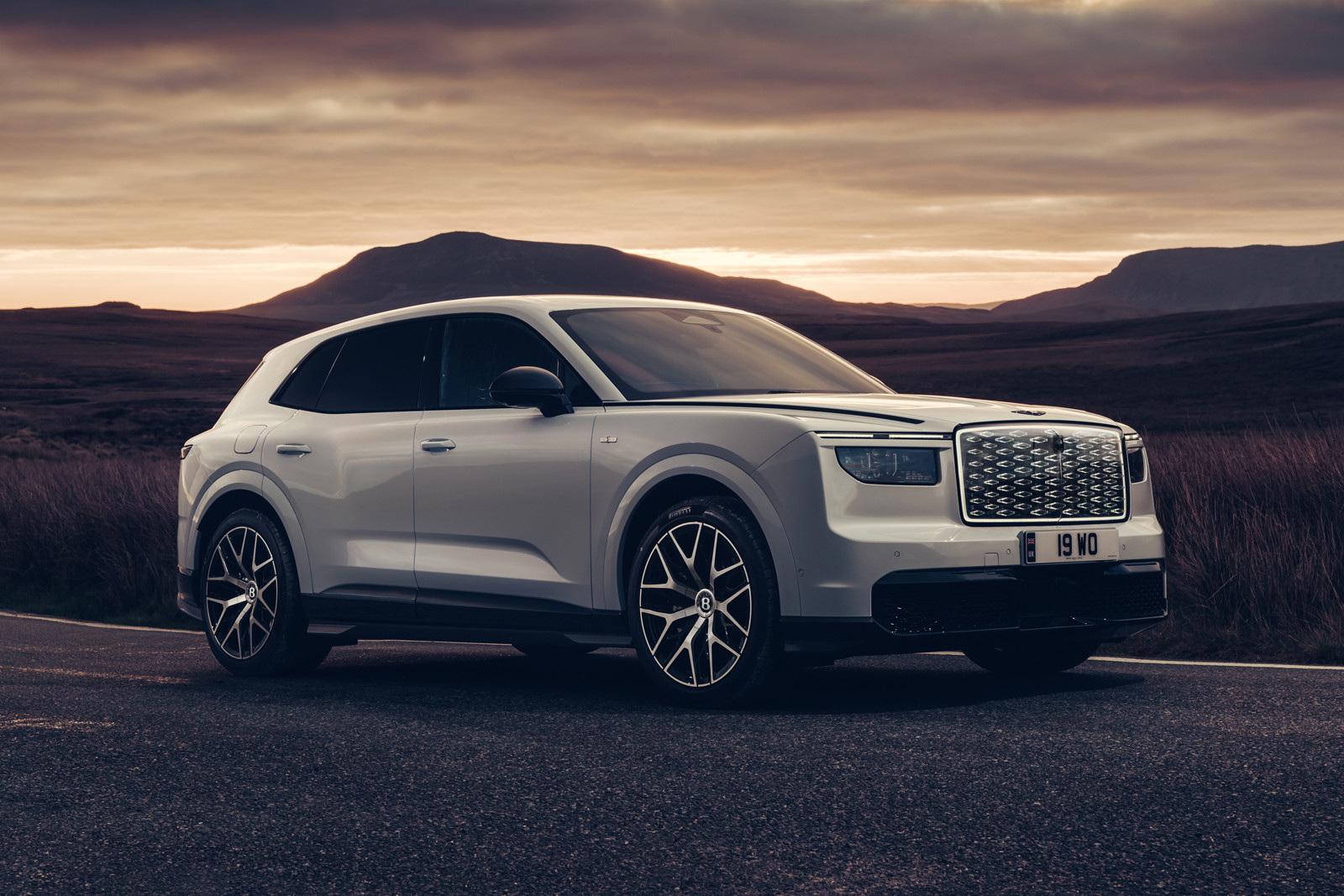 Новый Bentley Torcal: Элегантность и мощь в одном кроссовере